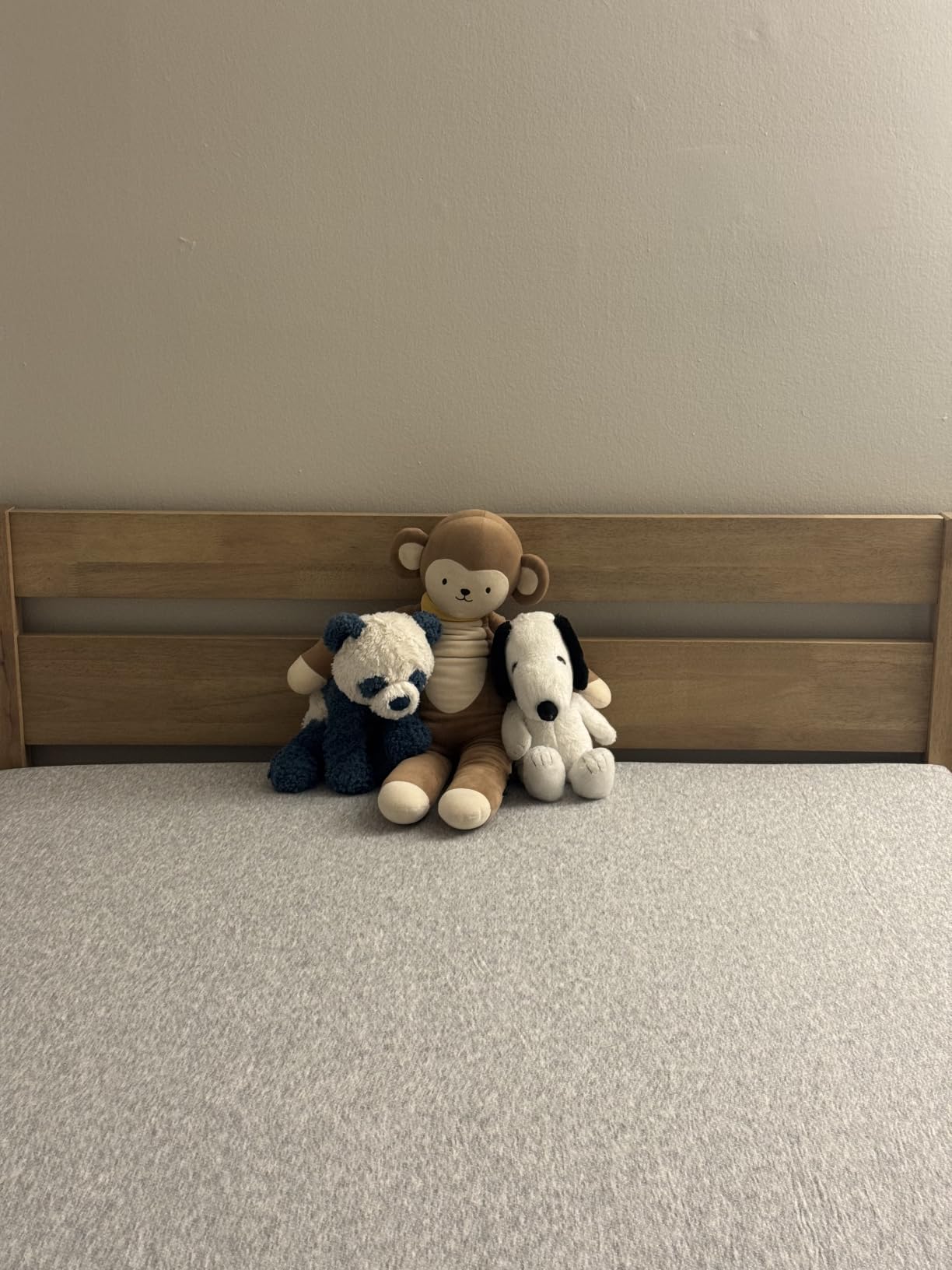LIFEMENT Signature Wood Platform Bed Frame with Headboard, Essential, Noise Free, Under Bed Storage, No Box Spring Needed, Easy Assembly (Walnut, Queen (U.S. Standard)) customer photo 2