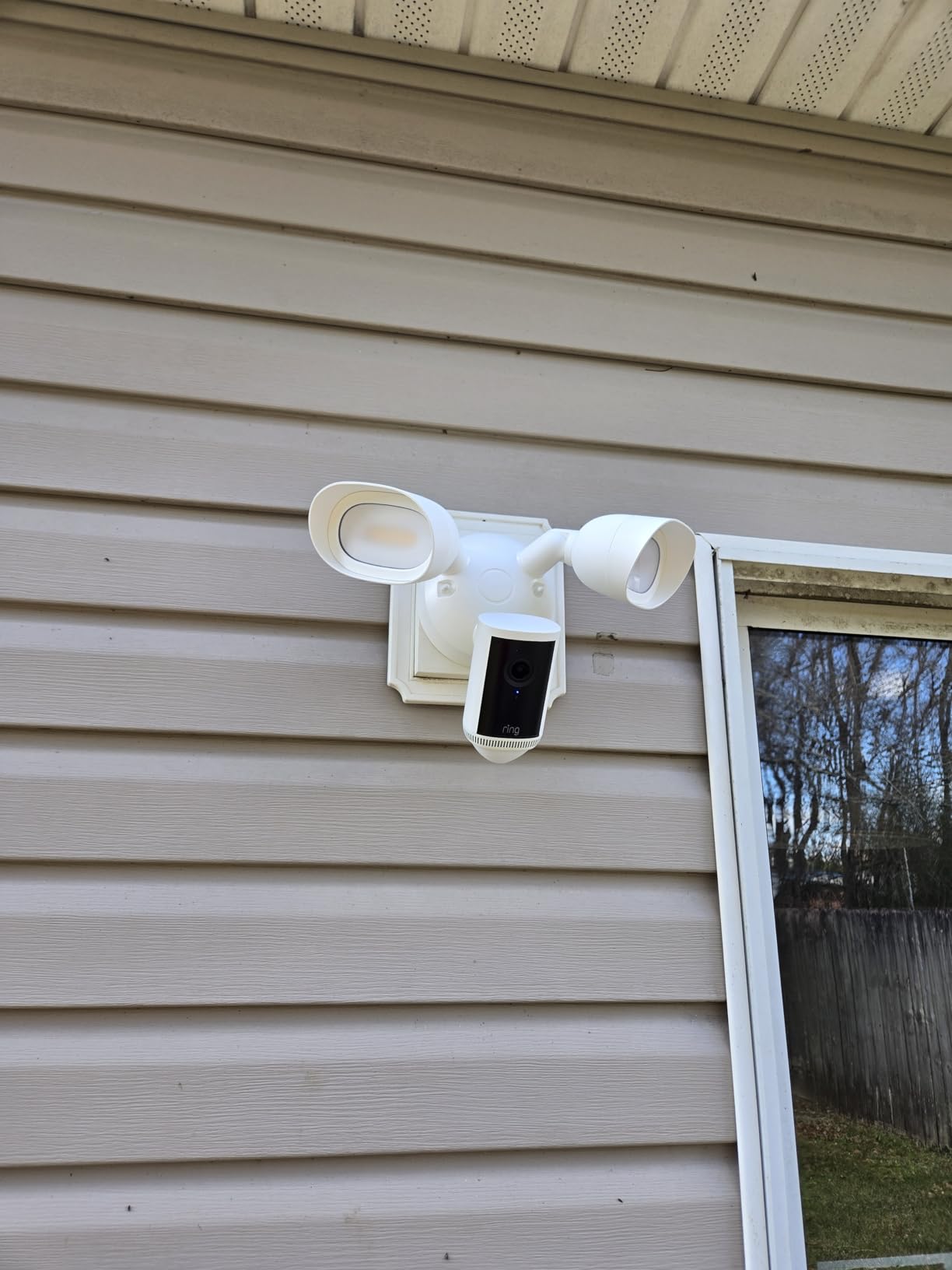 Ring Floodlight Cam 4K Pro (newest model), Wired, Retinal 4K with wide-angle video, 10x Enhanced Zoom, and 2000 Lumen Floodlights, White customer photo 1
