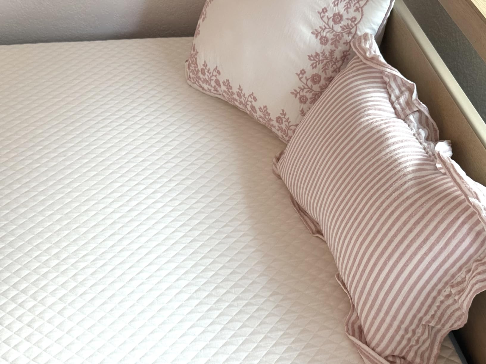 LIFEMENT Queen Mattress, 10 Inch Queen Size Mattress, Basic Copper Cooling Gel Memory Foam Mattress in a Box, Pressure Relief with Medium Firm Support, CertiPUR-US Certified, 80''L x 60''W customer photo 2