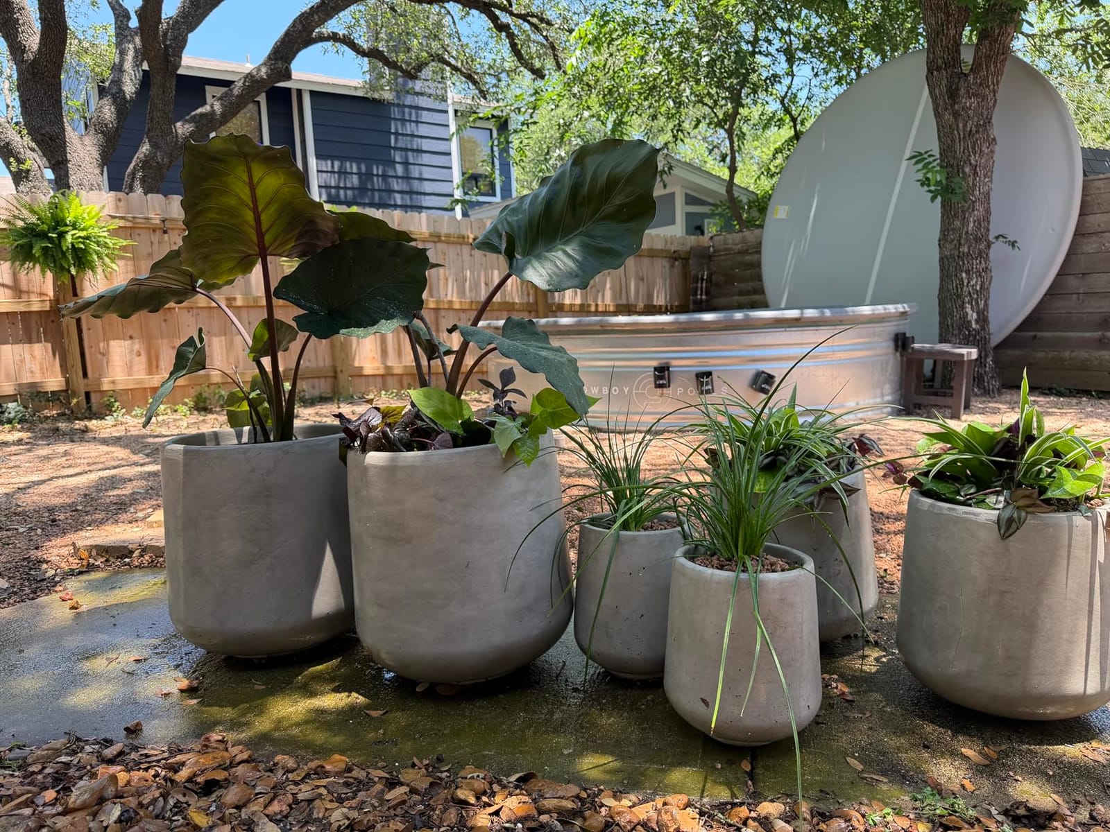 Kante Large Round Curved Weathered Concrete Planter 16.5