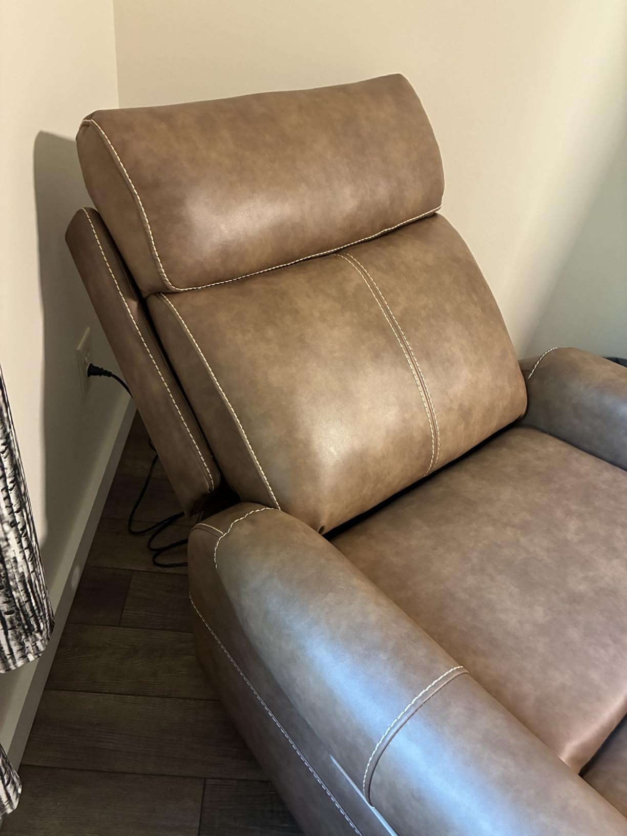 KISLOT Wall Hugger Recliner Chair, Faux Leather Power Reclining, Grey, 1PC | USB Charging Ports, Electric RV Recliner, Home Theater Seating, Living Room, Bedroom customer photo 1