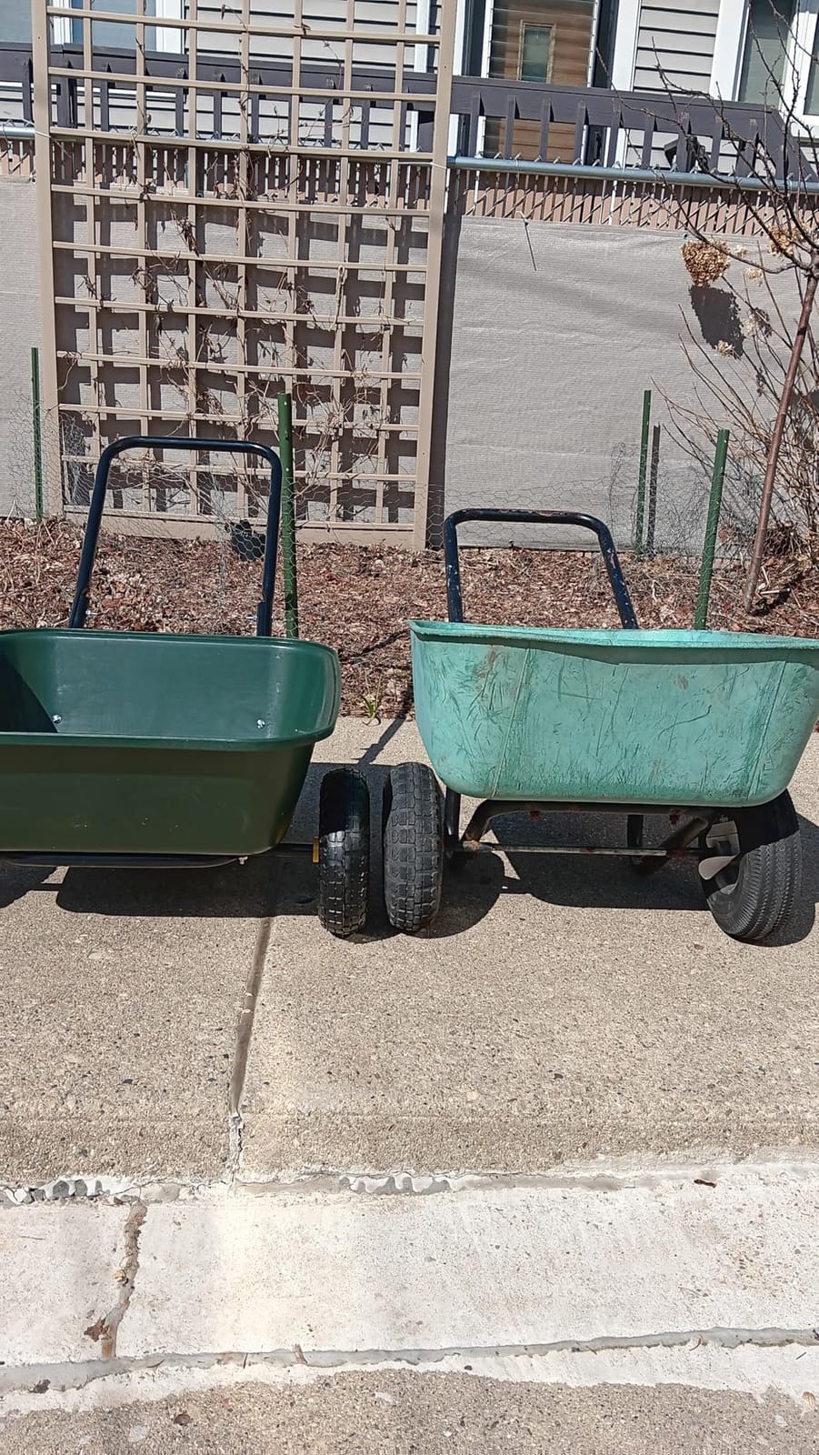 VINGLI 2 Wheel Wheelbarrow, Plastic and Steel Wheel Barrel, 330lbs Capacity Garden Cart for Lawn, Gardening, Construction customer photo 1