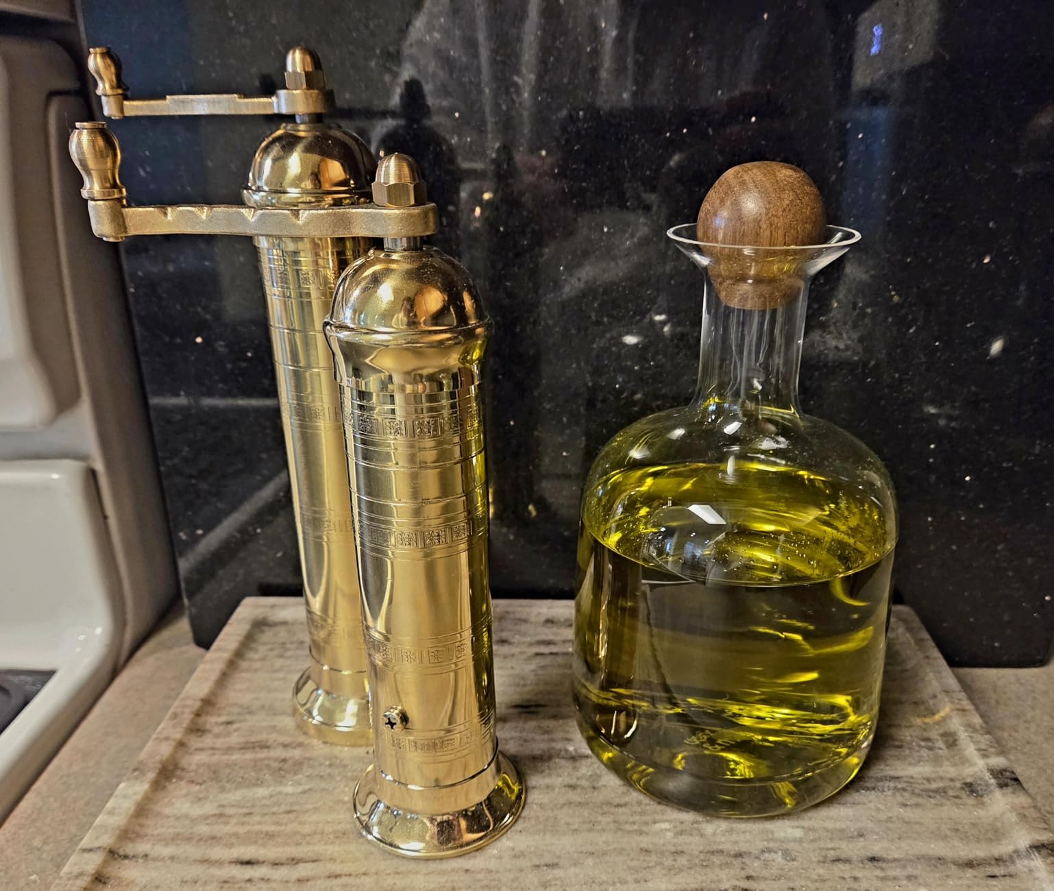 Cork & Mill Whiskey Decanter Set with Glasses, Wood Tray and Stopper | Bourbon Gift Set with Hand Blown Crystal 800 ml Liquor Decanter, Two 8 oz Old Fashioned Glasses customer photo 1