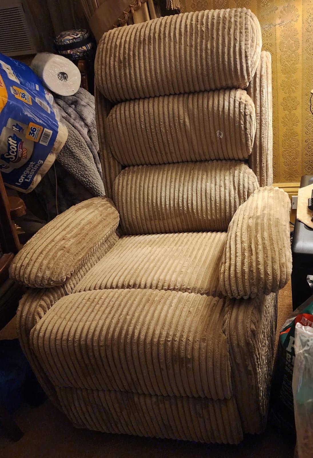 Adult 360° Rocking Recliner Chair, Nursery Rocker Reclining Chair with Side Pocket, a Comfy upholstered Single Sofa Armchair. Suitable for Living Room, Bedroom Nursing use, Velvet Fabric in Beige customer photo 2