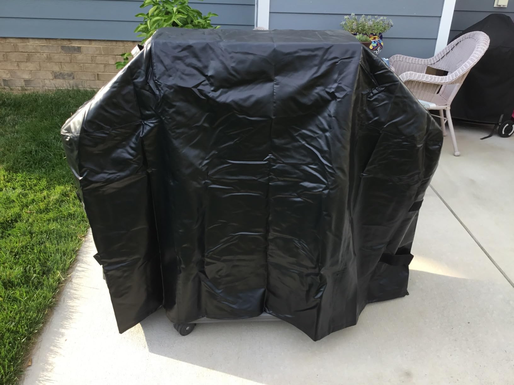 SHINESTAR Grill Cover for Outdoor Grill, Fits Most 3-4 Burner Grills 600D Oxford Heavy Duty Waterproof BBQ Covers, Triple Lock Windproof Straps & Ventilation Ports, 55 Inch customer photo 2
