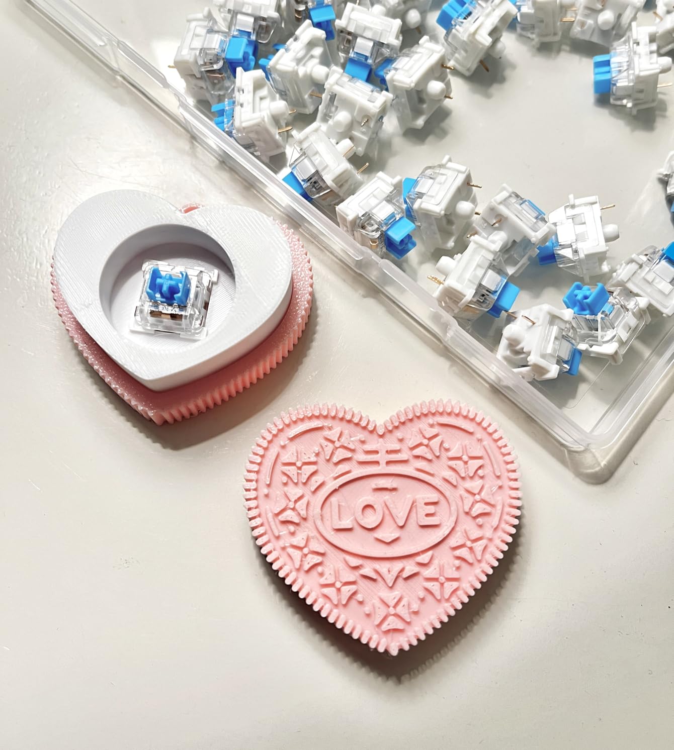 50 Pcs Blue Keyboard Switches, 3-Pin Clicky Tactile Mechanical Keyboard Switches, Complete DIY Replacement Kit with Switch Puller & Brush customer photo 2
