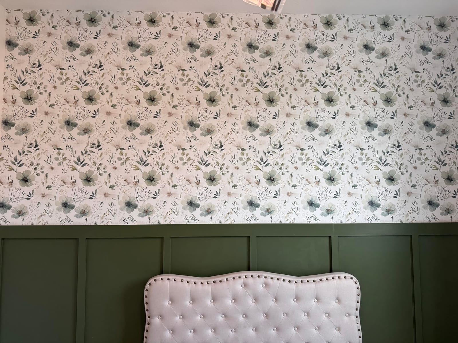 Sage Green Floral Peel and Stick Wallpaper 17.7