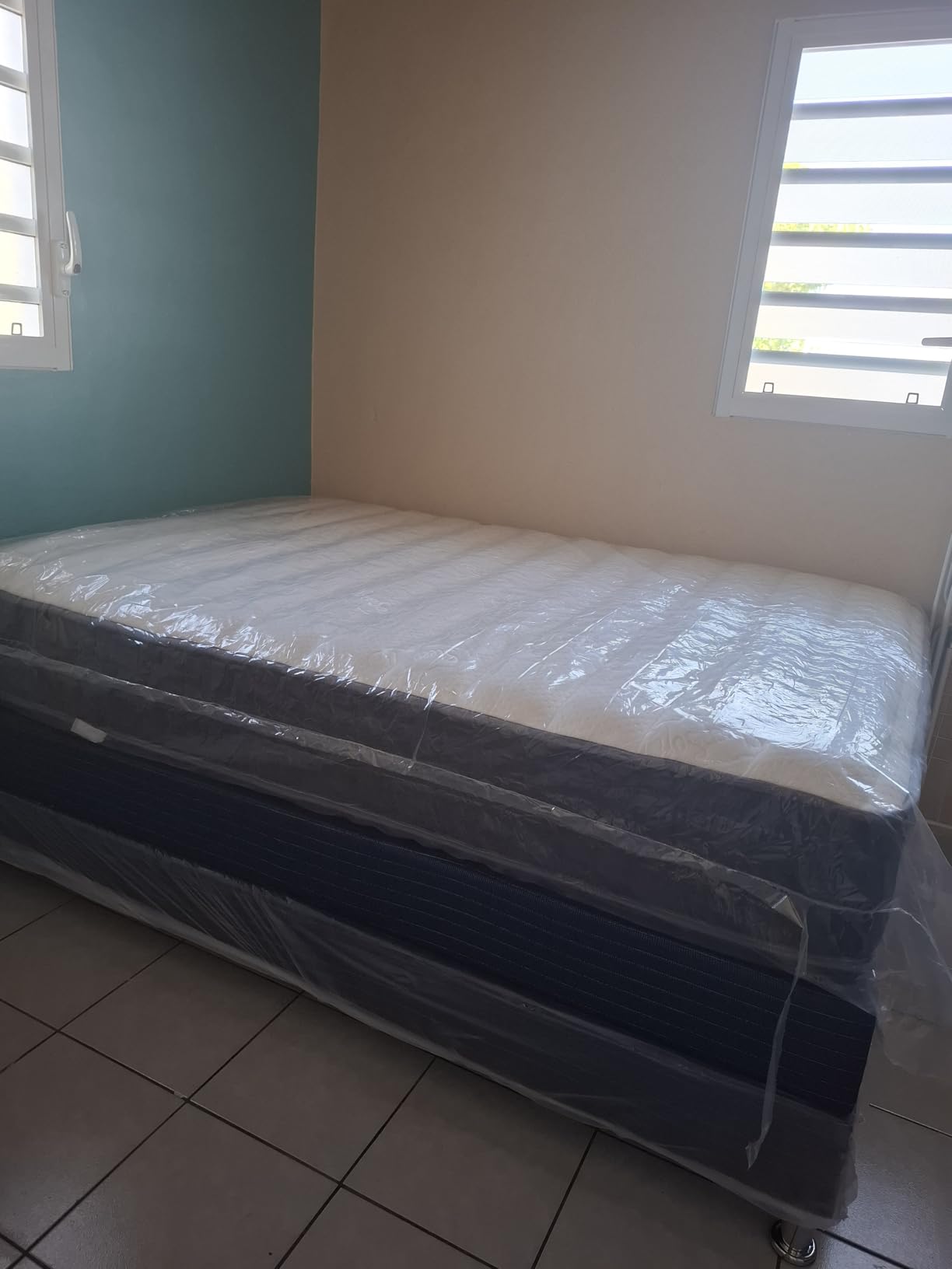 12 Inch Queen Mattress, Hybrid with Motion-Isolating Pocket Springs customer photo 1