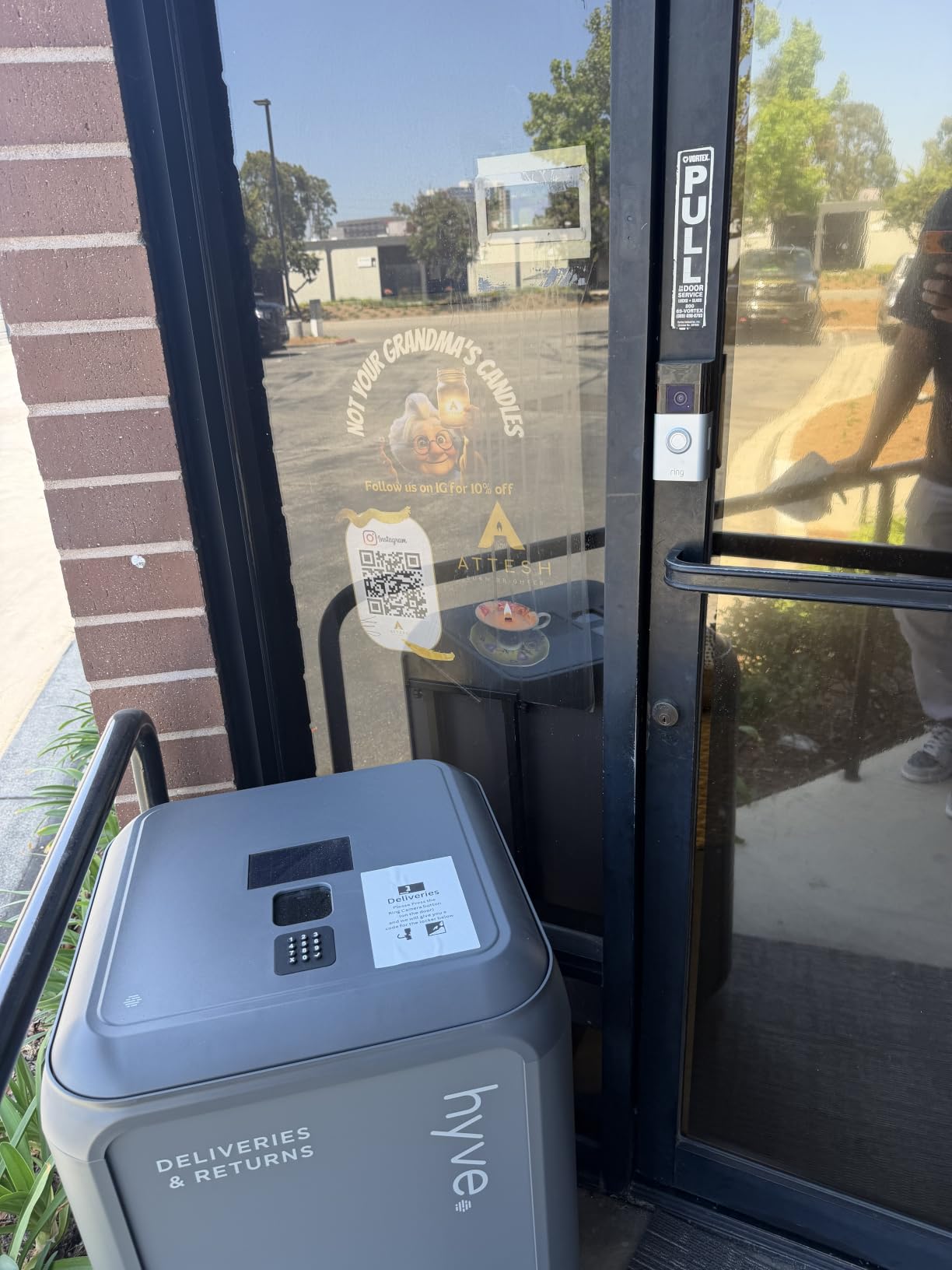 hyve Smart Package Delivery Box for Outside - Secure Deliveries and Returns customer photo 2