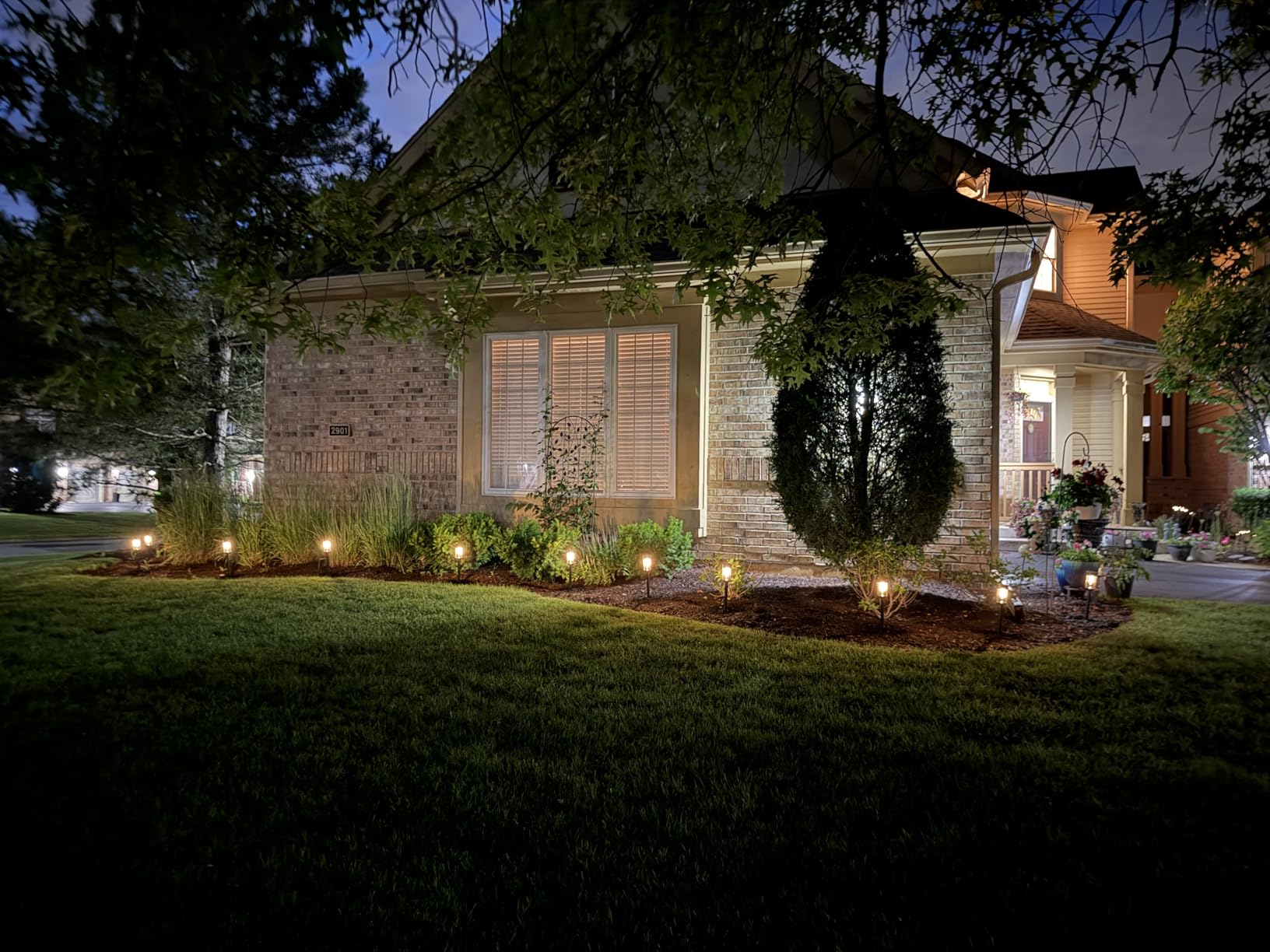 Amzarp 8 Pack Solar Garden Lights, Outdoor Bright LED Solar Pathway Lights | IP65 Waterproof Rugged Shatterproof Auto On/Off for Landscape Garden Yard Walkway Driveway Lawn Lighting (3000K Warm White) customer photo 1