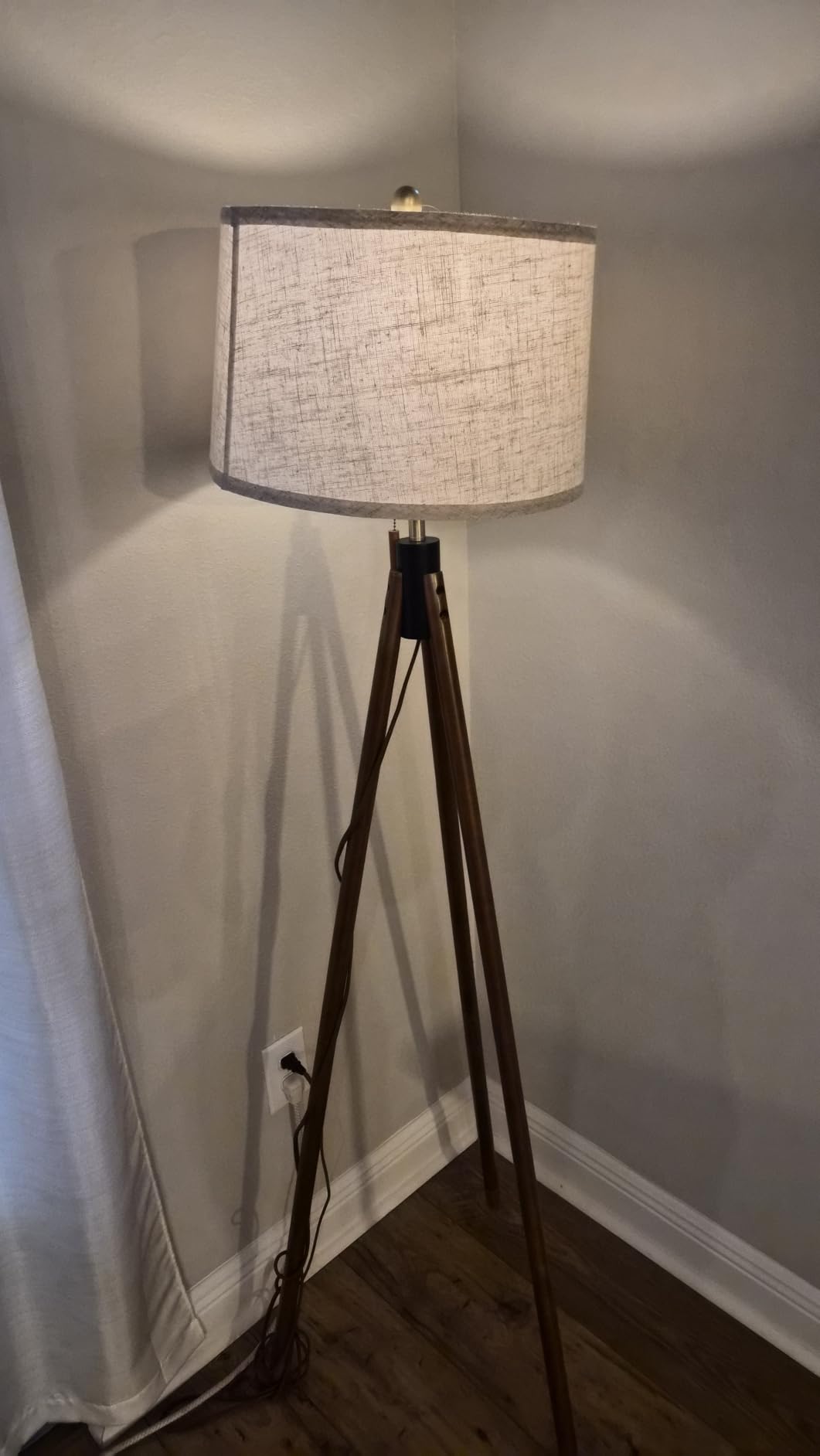 MOFFE Mid Century Tripod Floor Lamp with Pull Chain, Black & Gold Finish | Two-Tone Solid Wood Design, Linen Tapered Drum Shade, Tall Standing Lamp for Living Room, Bedroom & Reading Corner, Bulb Included customer photo 2