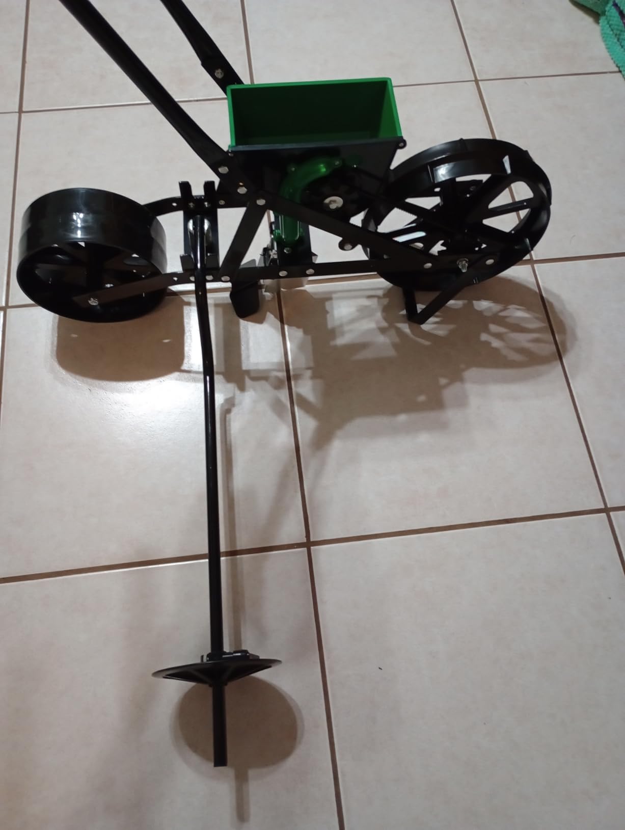CHAPIN 8701G TurfPro Push Seeder Streamlines Row Planting in Prepared Soil | Rust-resistant 1.5L poly hopper, handles up to 20 seed varieties with interchangeable plates customer photo 2