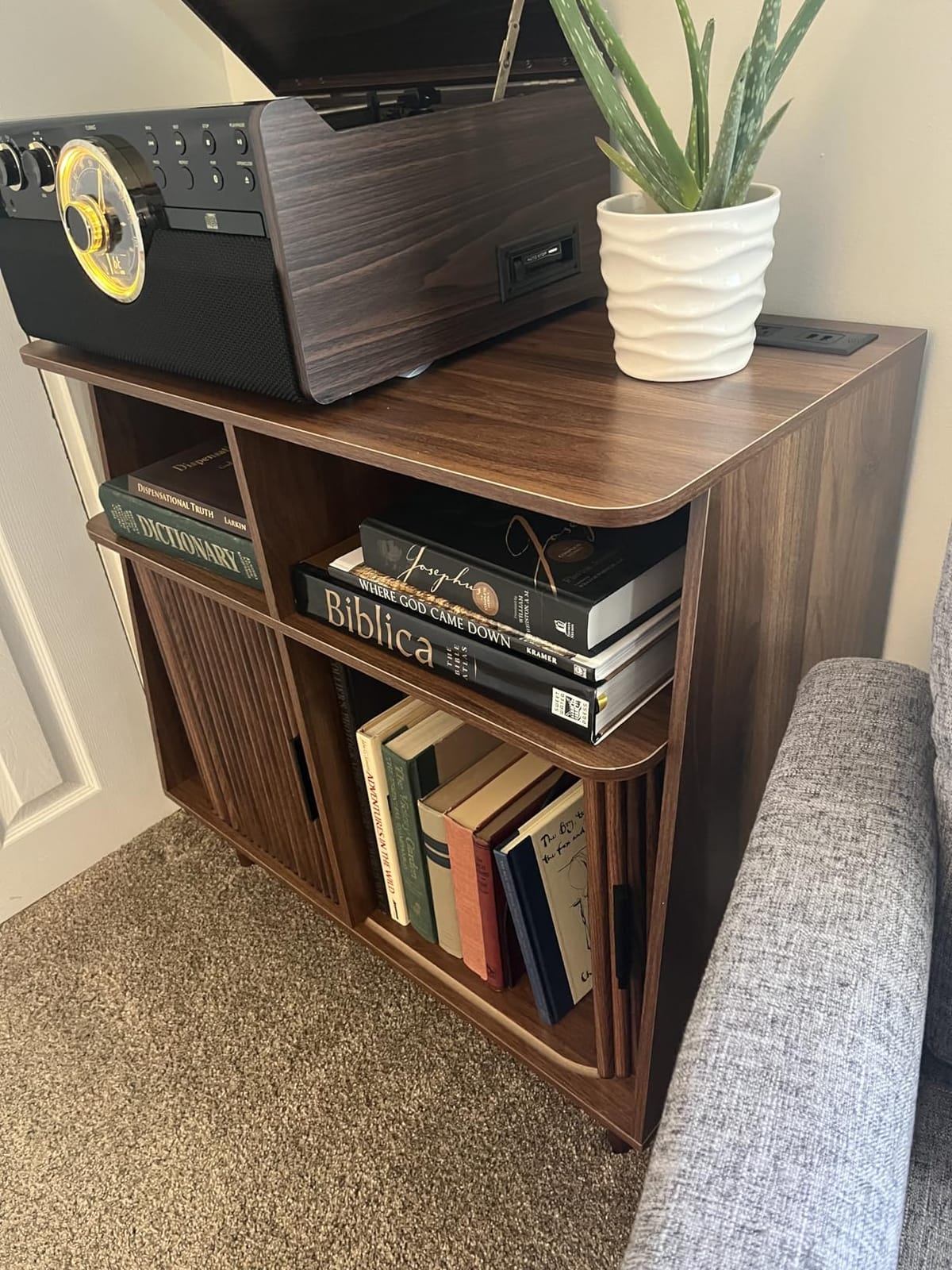 Record Player Stand with Vinyl Storage, Mid Century Modern Vinyl Storage Cabinet with Power Outlet and Sliding Doors, Turntable Stand Table Holds Up to 350 Albums for Living Room (Walnut, 55.1