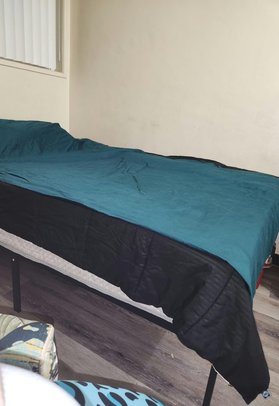 Novilla 12 Inch Queen Size Mattress, Hypoallergenic & Back Pain Relief, Hybrid Queen Mattresses in a Box with Smarts Coils, Fiberglass Free CertiPUR-US Certified Colchones No Box Spring Needed customer photo 1