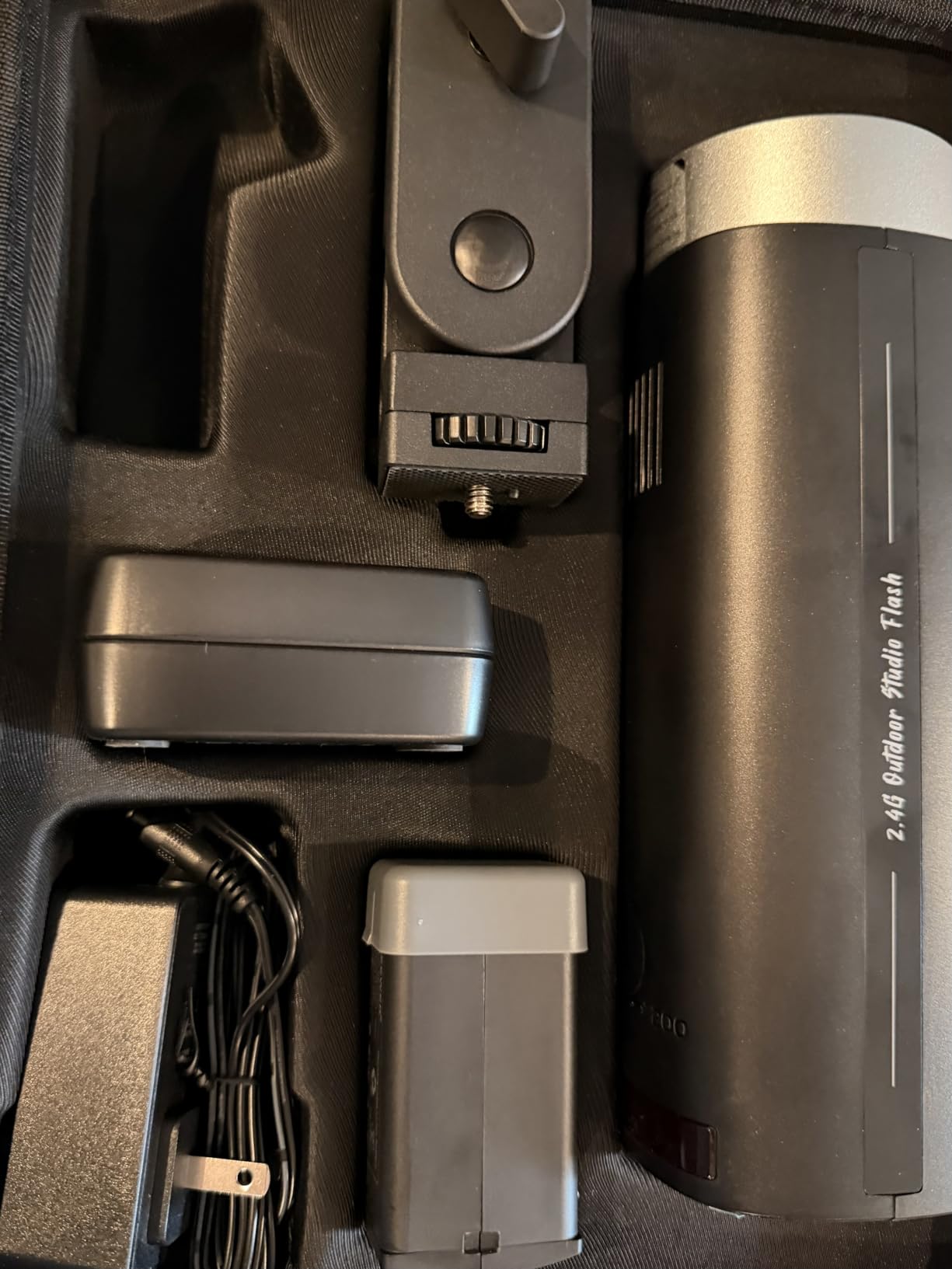 NEEWER 120Ws 2.4G TTL Outdoor Strobe Flash, Compatible with Godox, 1/8000s HSS Portable Studio Monolight with Modeling Light /3000mAh Battery/420 Flashes/1.5s Recycle for Photography Photoshoots, Q120 customer photo 1