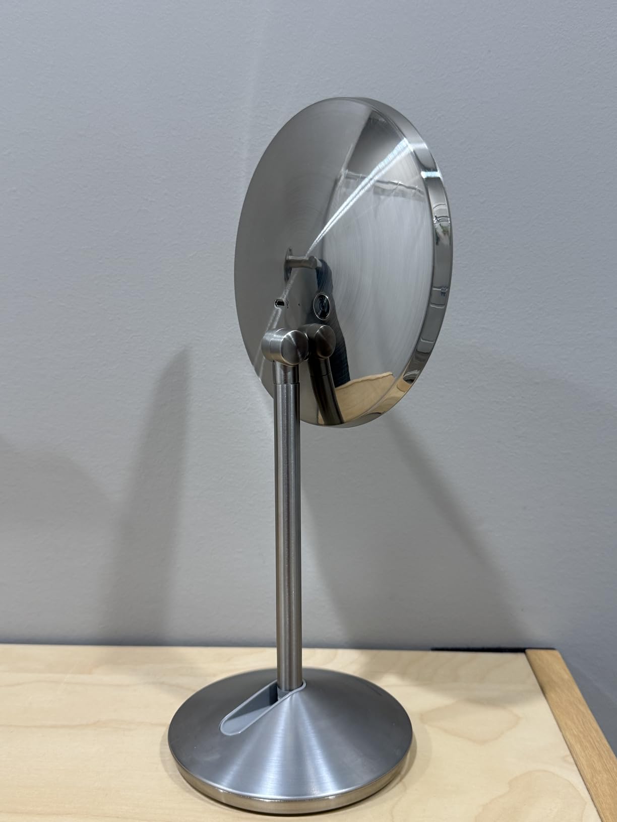 simplehuman Sensor Mirror Fold, 5'' with 10X Magnification, Round Rechargeable Travel Makeup Mirror, Tru-Lux® Full-Spectrum Light, Adjustable Brightness & Height, Brushed Stainless Steel customer photo 2