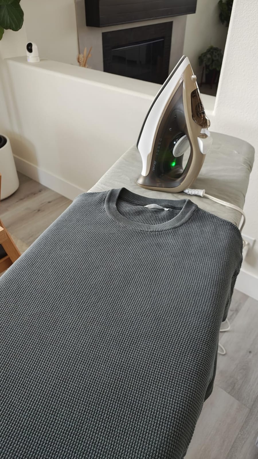 Steam Station Iron for Clothes,1600W Professional Steam Iron with 44 oz Tank, 400 microsteam holes, Built-In Pump, Ceramic baseplate,Iron Lock For Easy Carry,Home use customer photo 2