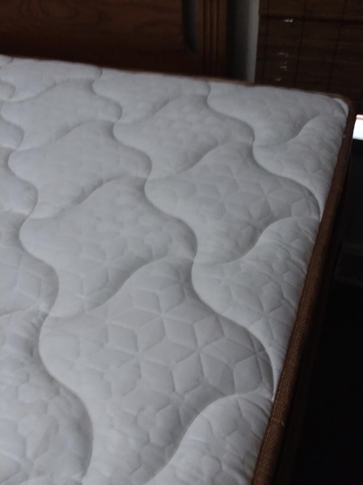 Queen Mattress 12 Inch, Cooling Hybrid Bed in a Box, 7-Zones Individual Pocket Spring, Motion Isolation, Targeted Hip/Shoulder/Lumbar Support, Fiberglass-Free, 365-Night Trial, CertiPUR-US customer photo 2