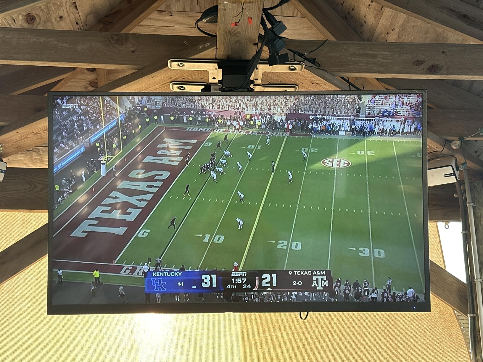 MWE 55 Inch Outdoor Smart TV, 4K UHD, 2000 Nits, IP55 Weatherproof, webOS customer photo 1