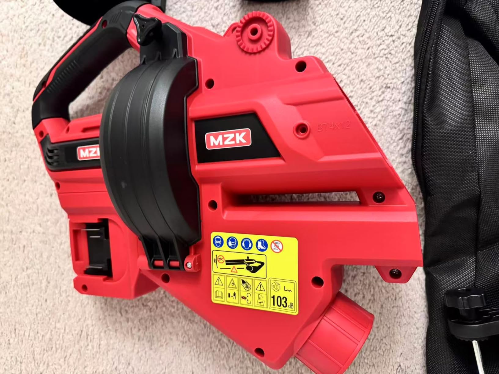 MZK 40V Leaf Vacuum Mulcher, 600 CFM Cordless Blower, Red | High-airflow 3-in-1 tool with 40L bag and dual batteries for leaf collection around lawns and driveways. customer photo 1
