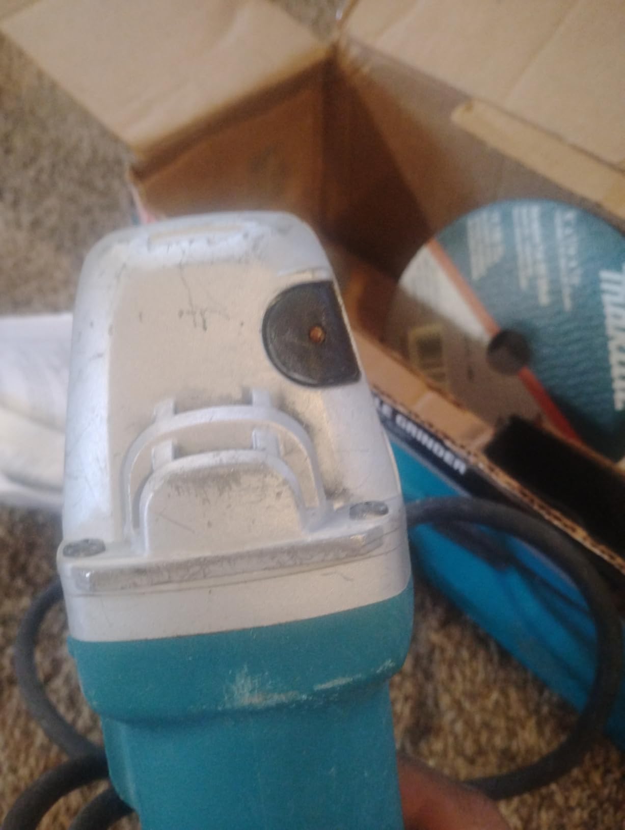 Makita 9564CV 4-1/2-Inch SJSâ„¢ High-Power Angle Grinder customer photo 2