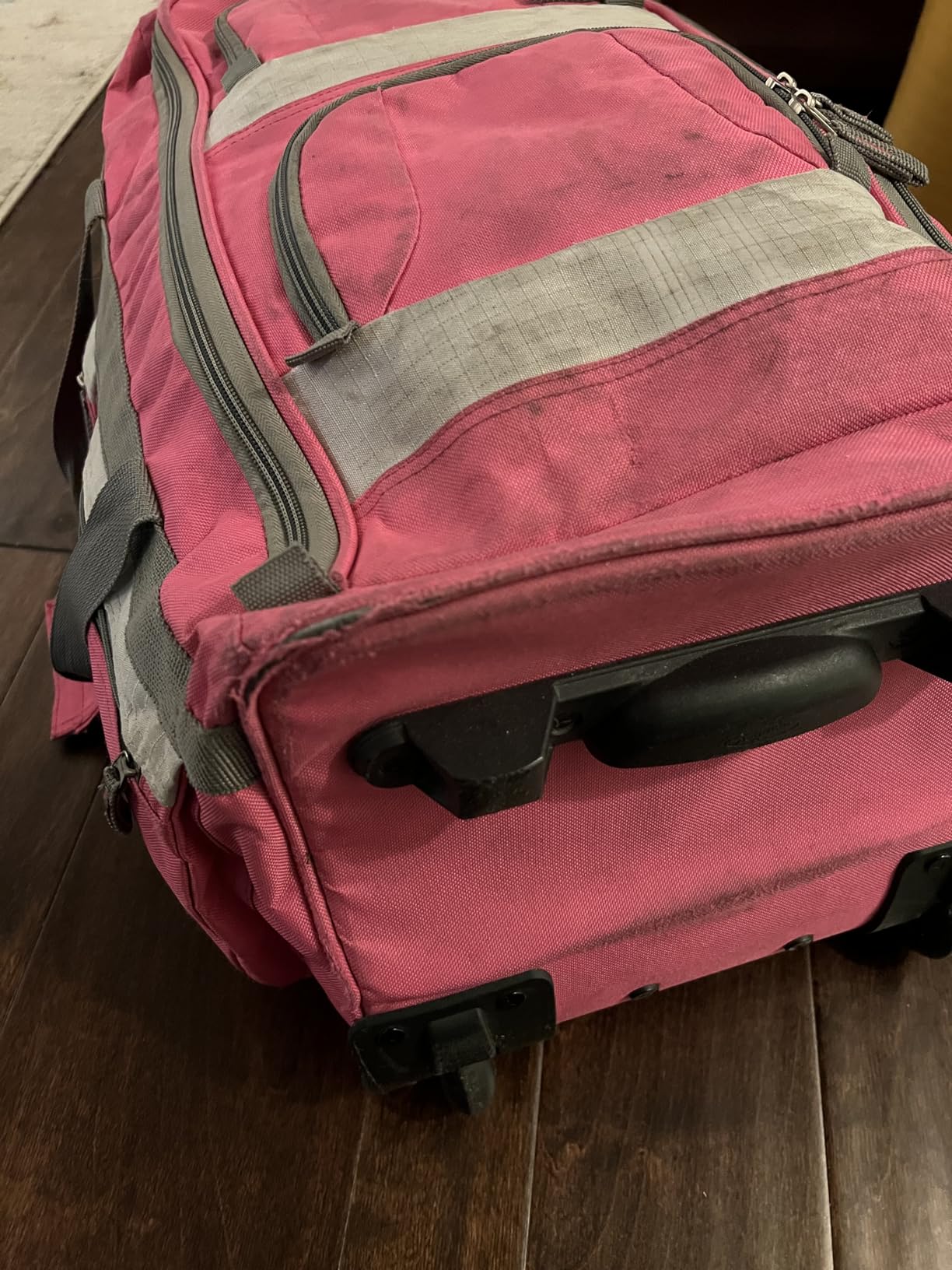 Olympia U.S.A. 22 inch Carry On 8 Pockets Wheeled Rolling Duffel Bag Water Resistant Luggage Lightweight Travel Suitcase with Retractable Handle customer photo 1