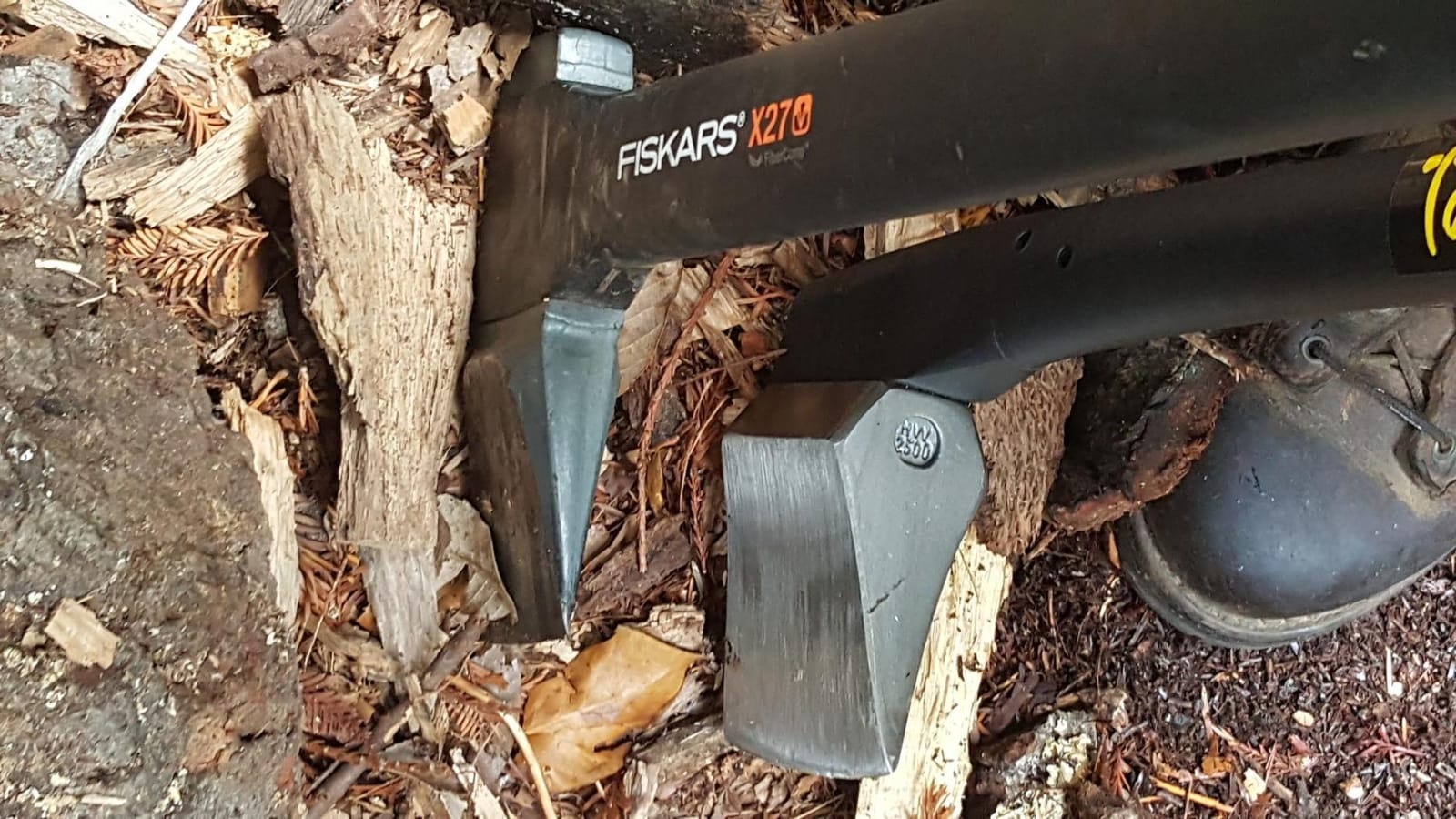 Fiskars X27 Super Splitting Axe 36