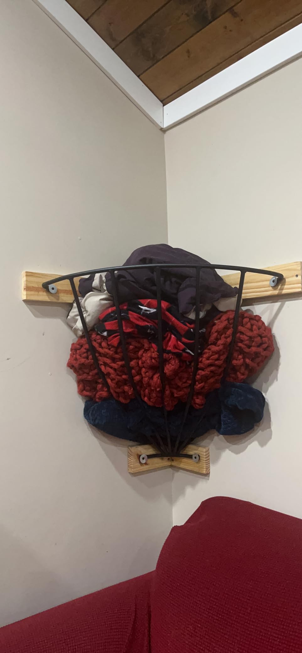 Intrepid International Wall-Mounted Corner Hay Rack - for Horses, Goats, Sheep, and Other Livestock, Heavy Duty and Convenient Feeder Solution customer photo 1