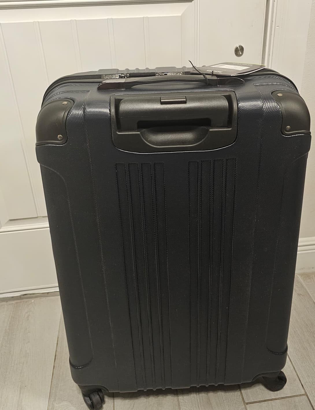 Kenneth Cole REACTION Out of Bounds Lightweight Hardshell 4-Wheel Spinner Luggage, Magenta, 28-Inch Checked customer photo 2