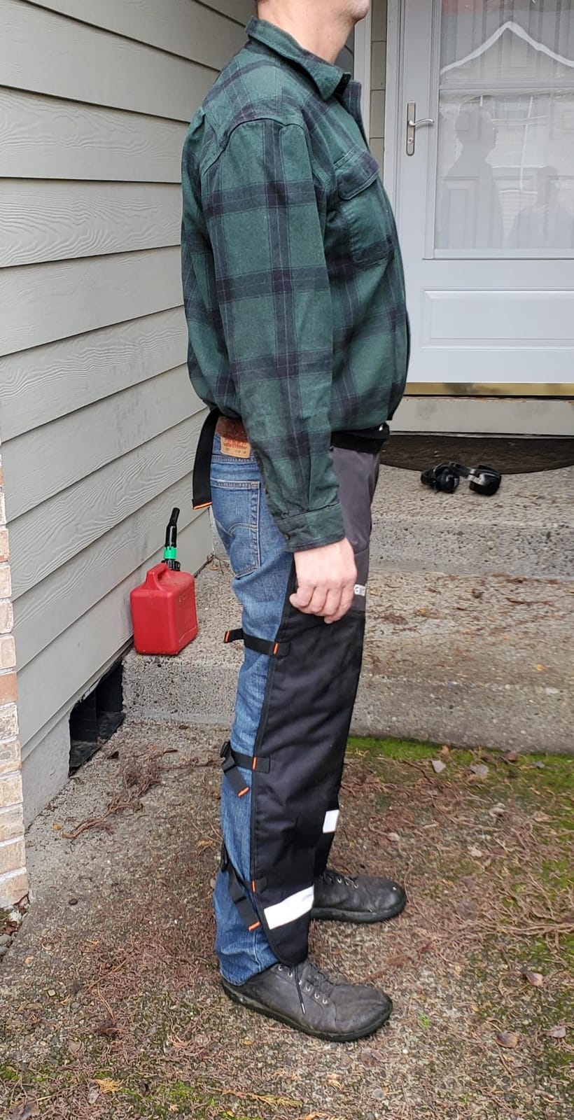 Husqvarna 587160703 40 in. to 42 in. Functional Apron Chainsaw Chaps - Black customer photo 2