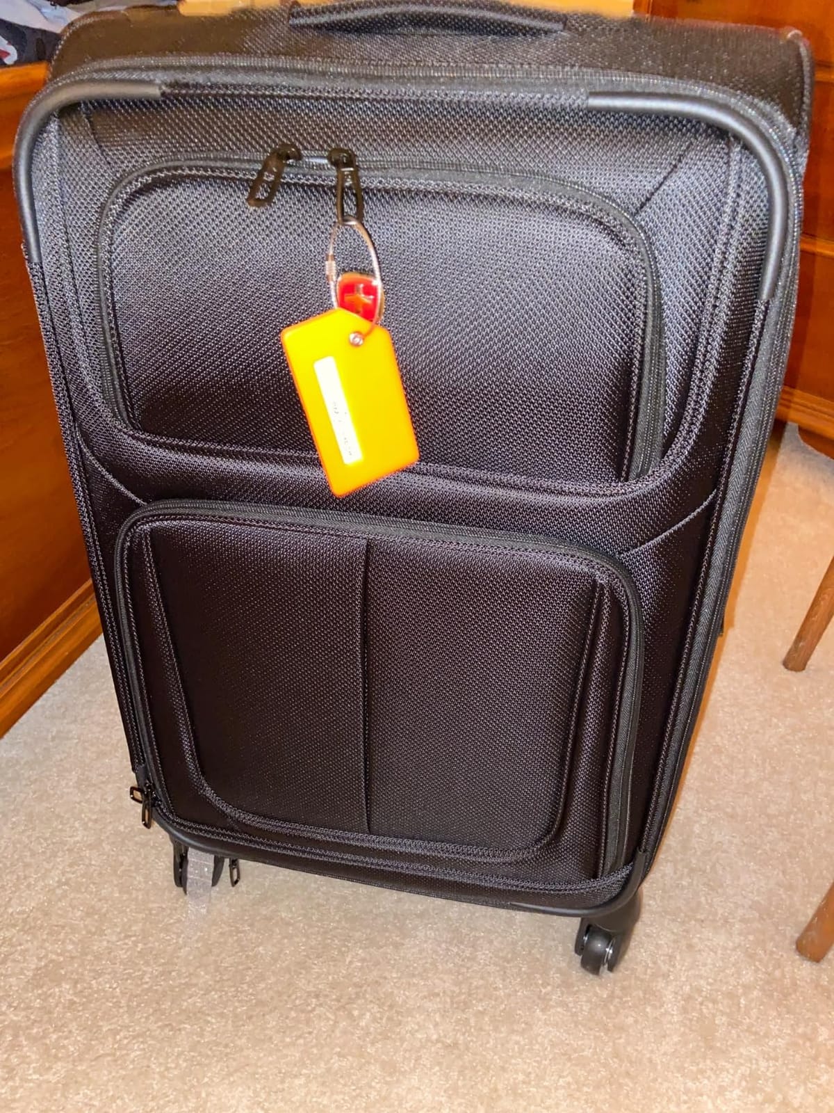 SwissGear Sion Softside Expandable Spinner Luggage Durable Lightweight Travel Suitcase, Dark Grey, Checked-Medium customer photo 2