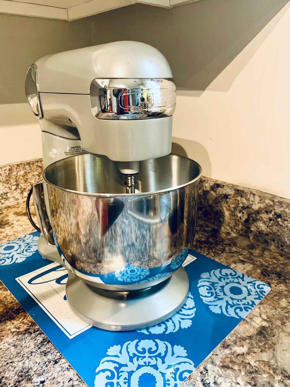 Cuisinart Stand Mixer, 12 Speed, 5.5 Quart Stainless Steel Bowl, Chef’s Whisk, Mixing Paddle, Dough Hook, Splash Guard w/ Pour Spout, Ruby Red, SM-50R, Manual customer photo 1