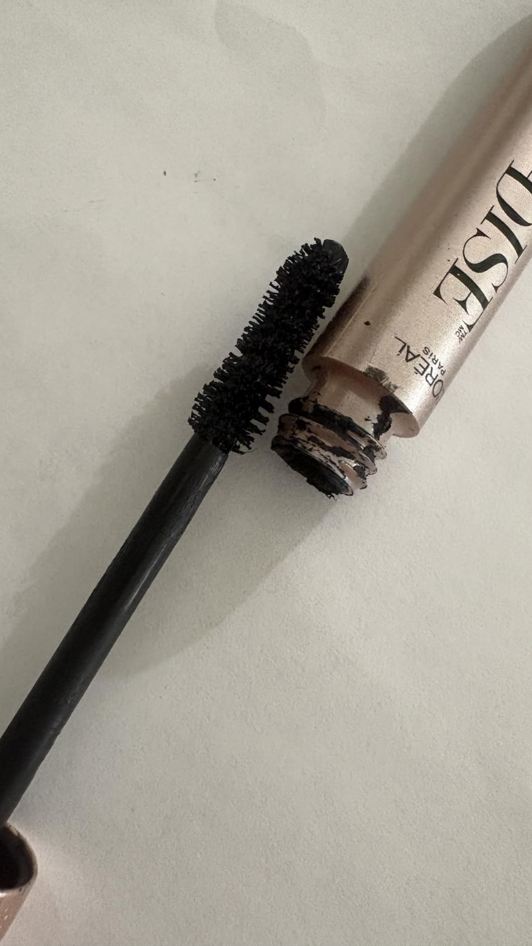 L'Oreal Paris Makeup Voluminous Lash Paradise Mascara, Voluptuous Volume, Intense Length, Feathery Soft Full Lashes, No Flaking, No Smudging, No Clumping, Blackest Black, 0.25 Fl Oz (Pack of 1) customer photo 2