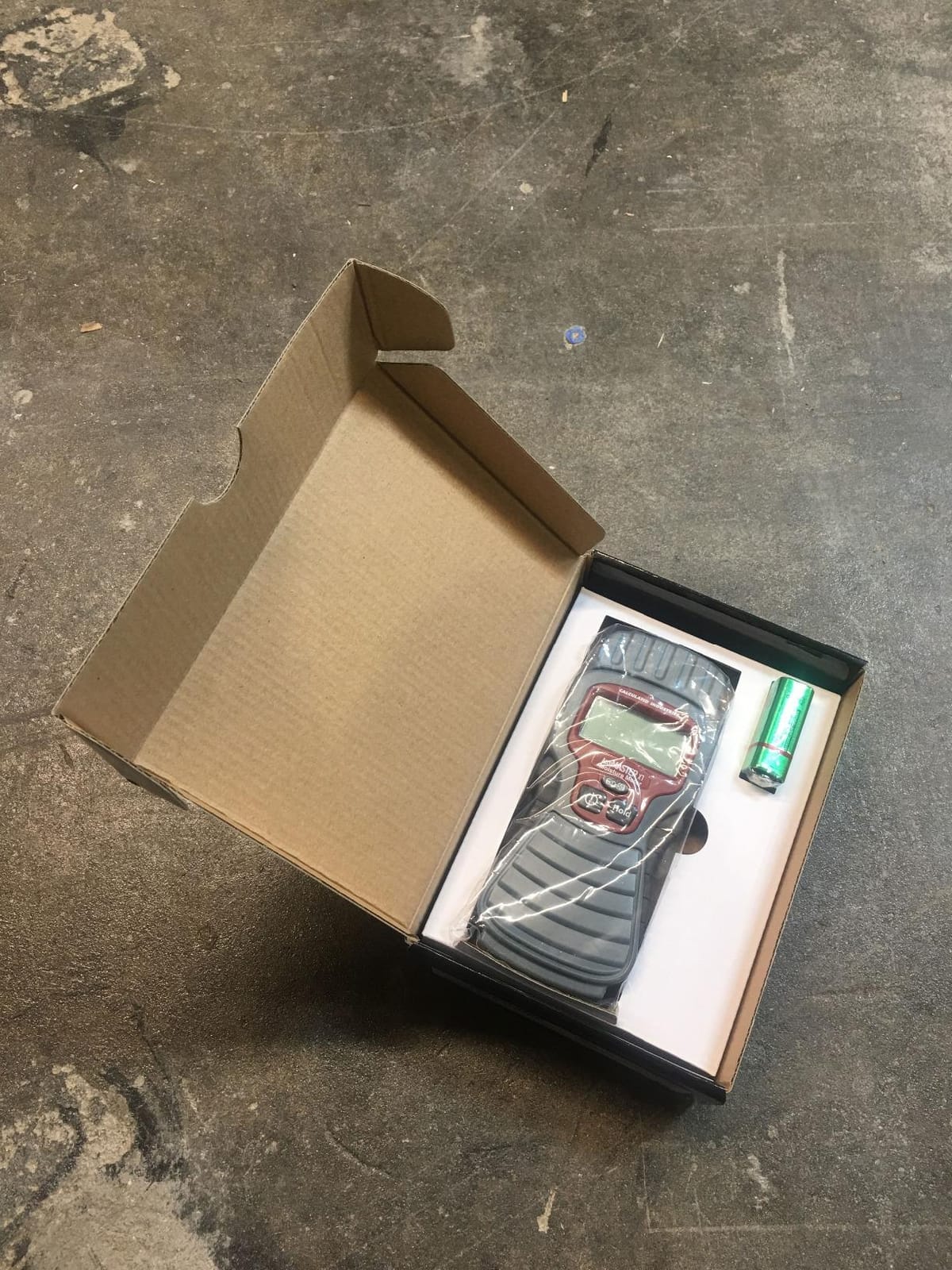 Calculated Industries 7440 AccuMASTER XT Digital Moisture Meter | Handheld |Pin Type | Backlit LCD Display | Detects Leaks, Damp and Moisture in Wood, Walls, Ceilings, Carpet and Firewood customer photo 1