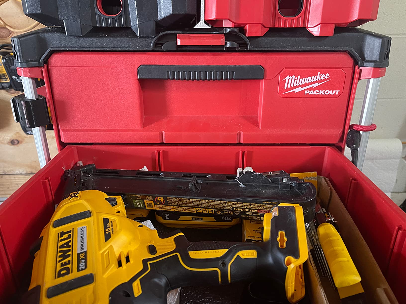 20V MAX XR Lithium-Ion Cordless 15-Gauge Angled Finish Nailer (Tool Only) customer photo 1