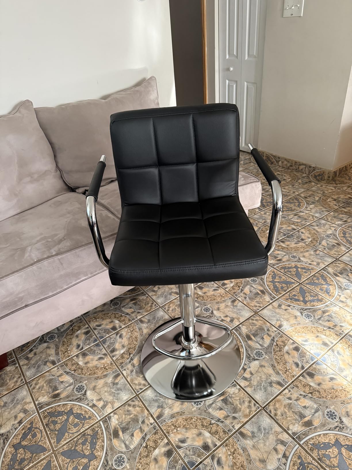 Yaheetech Bar Stools Set of 2, Swivel with Backs, Adjustable Height, White customer photo 1