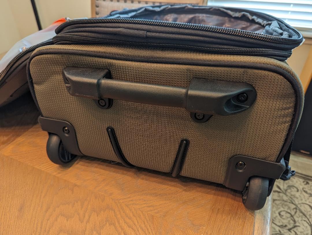Travelpro Bold Softside Carry-On Rollaboard, Blue/Black, 22-Inch customer photo 2