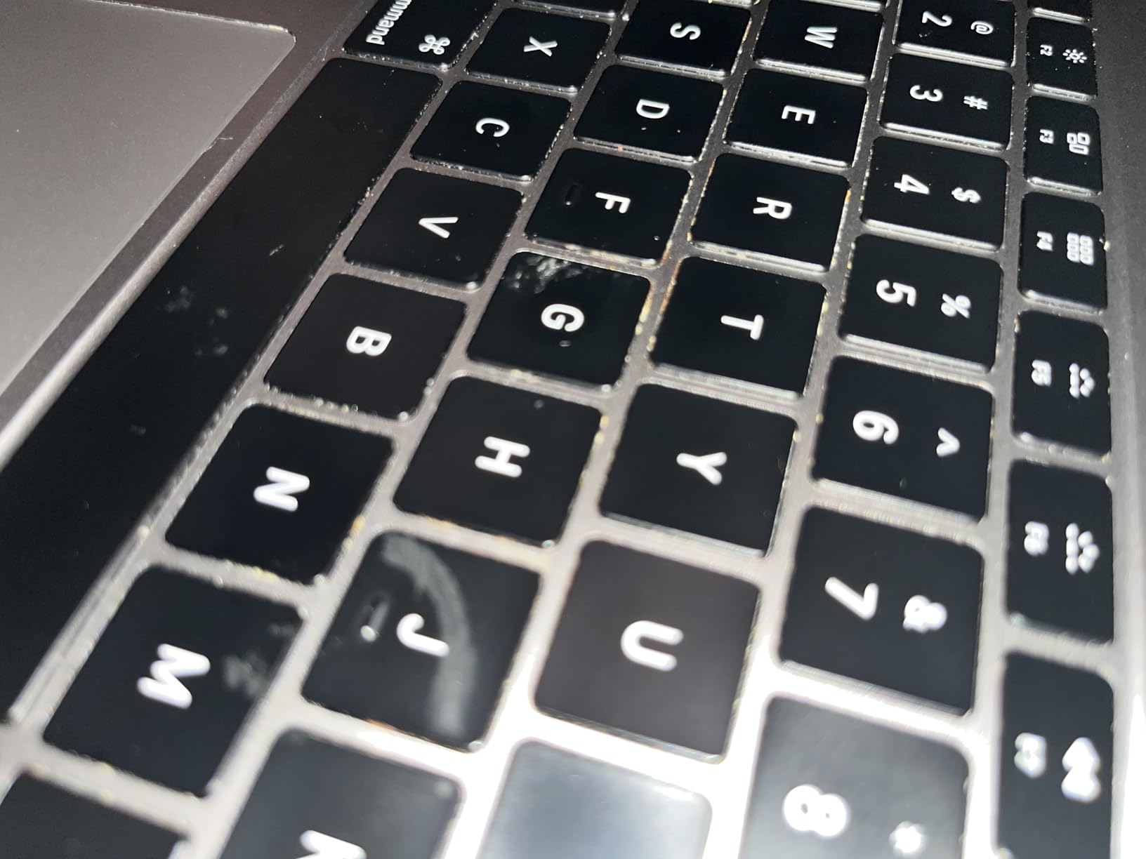 Apple MacBook Air (13-inch Retina display, 1.6GHz dual-core Intel Core i5, 128GB) - Space Gray (Renewed) customer photo 1