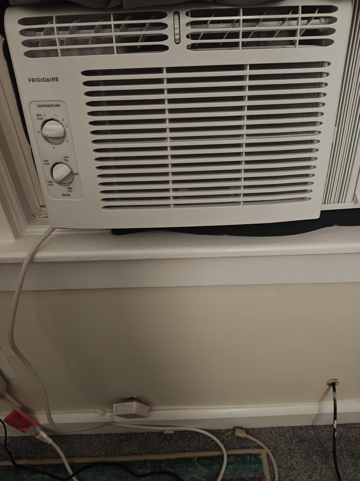 Frigidaire 5,000 BTU Window-Mounted Air Conditioner, Cools Up to 150 Sq. Ft., Quiet Operation, Effortless Temperature Control, 2 Fan Speeds, Auto Restart, White customer photo 2