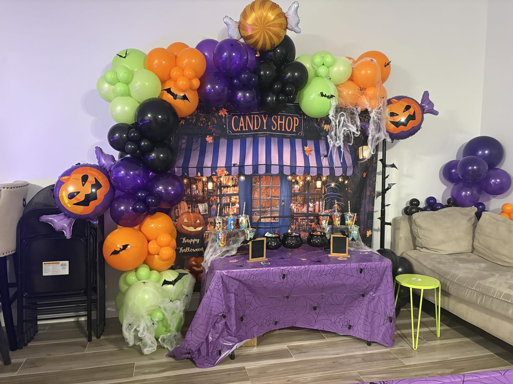 ZPISF 1400 sqft Halloween Spider Webs Decorations with 150 Extra Fake Spiders, Super Stretchy Cobwebs for Halloween Decor Indoor and Outdoor customer photo 2