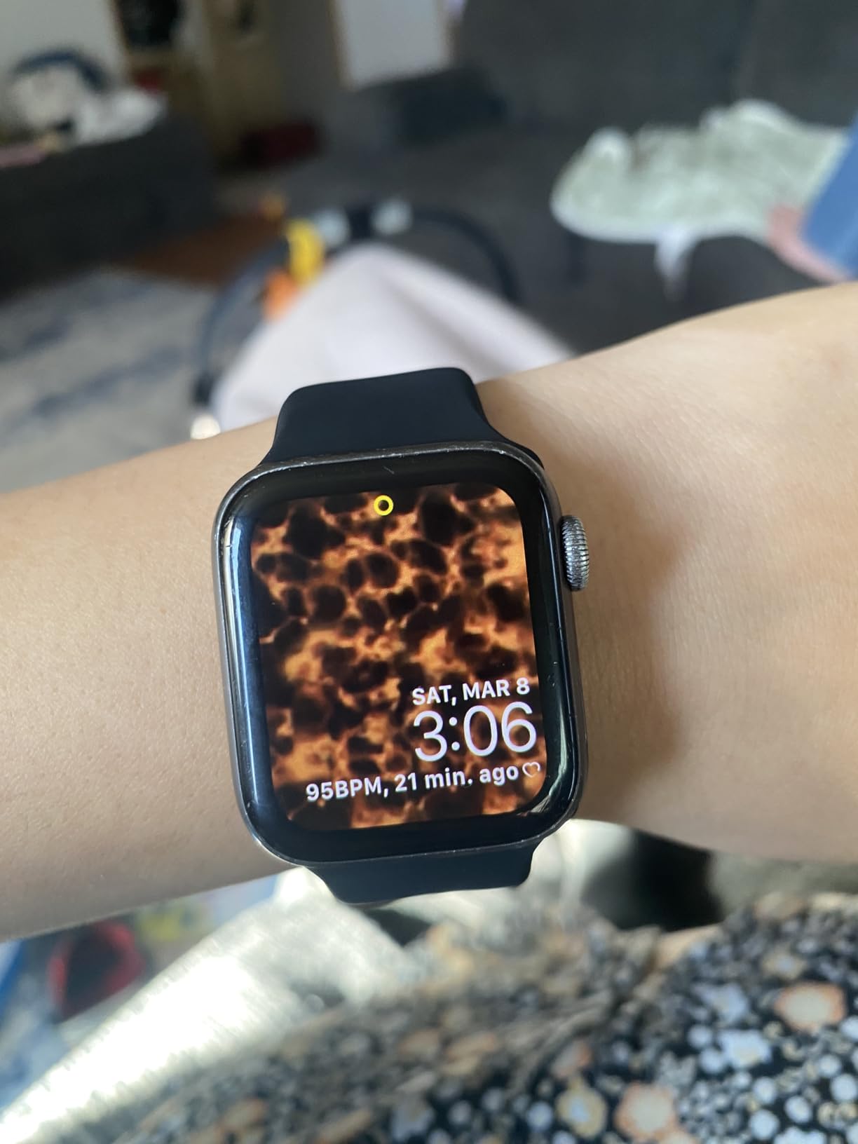 Apple Watch SE (GPS, 40mm) - Space Gray Aluminum Case with Black Sport Band (Renewed) customer photo 2