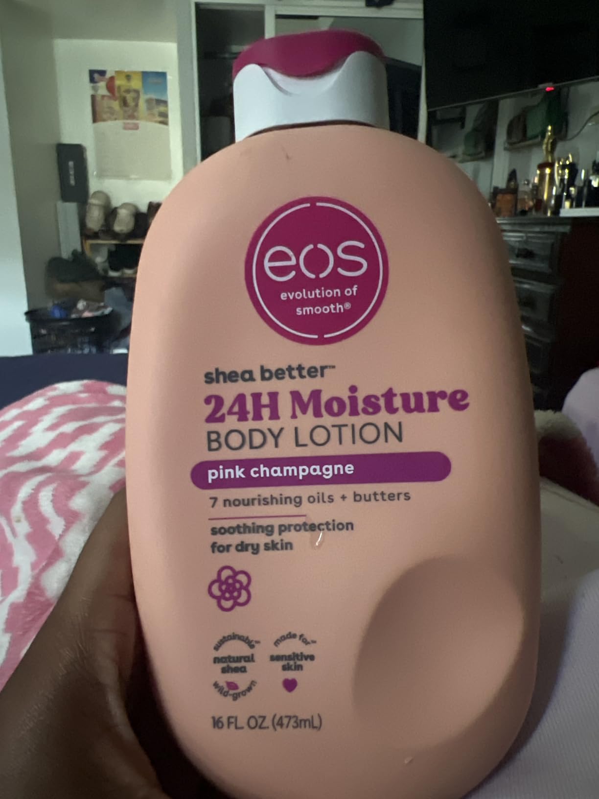 eos Shea Better Body Lotion- Vanilla Cashmere, 24-Hour Moisture, 16 fl oz customer photo 2