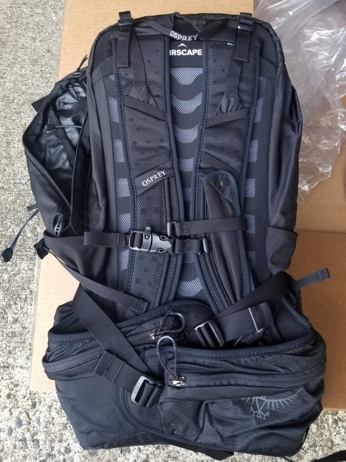 Osprey Talon 22L Men's Hiking Backpack with Hipbelt, Stealth Black, L/XL customer photo 1