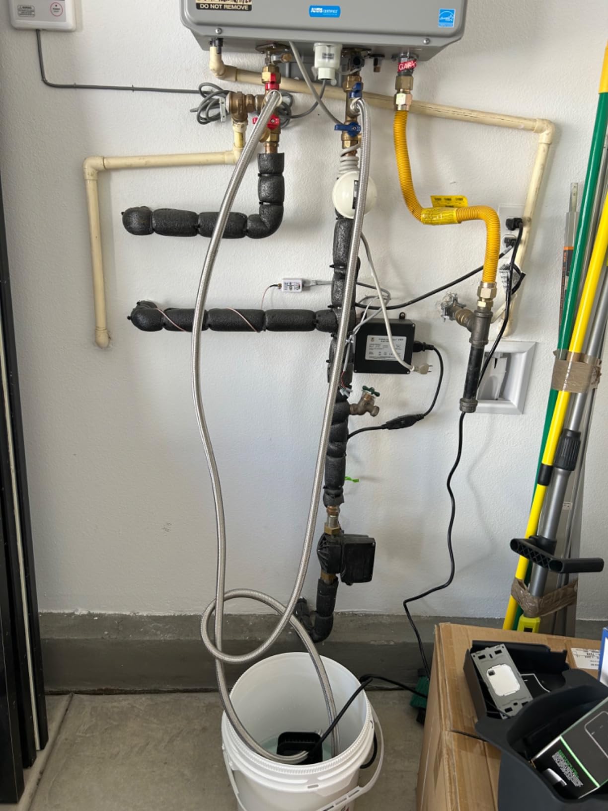 Superior Pump 91660 Tankless Water Heater Descaler Pump Kit with Non-toxic Descaler Solution, 3.5 Gallon, Deluxe customer photo 1