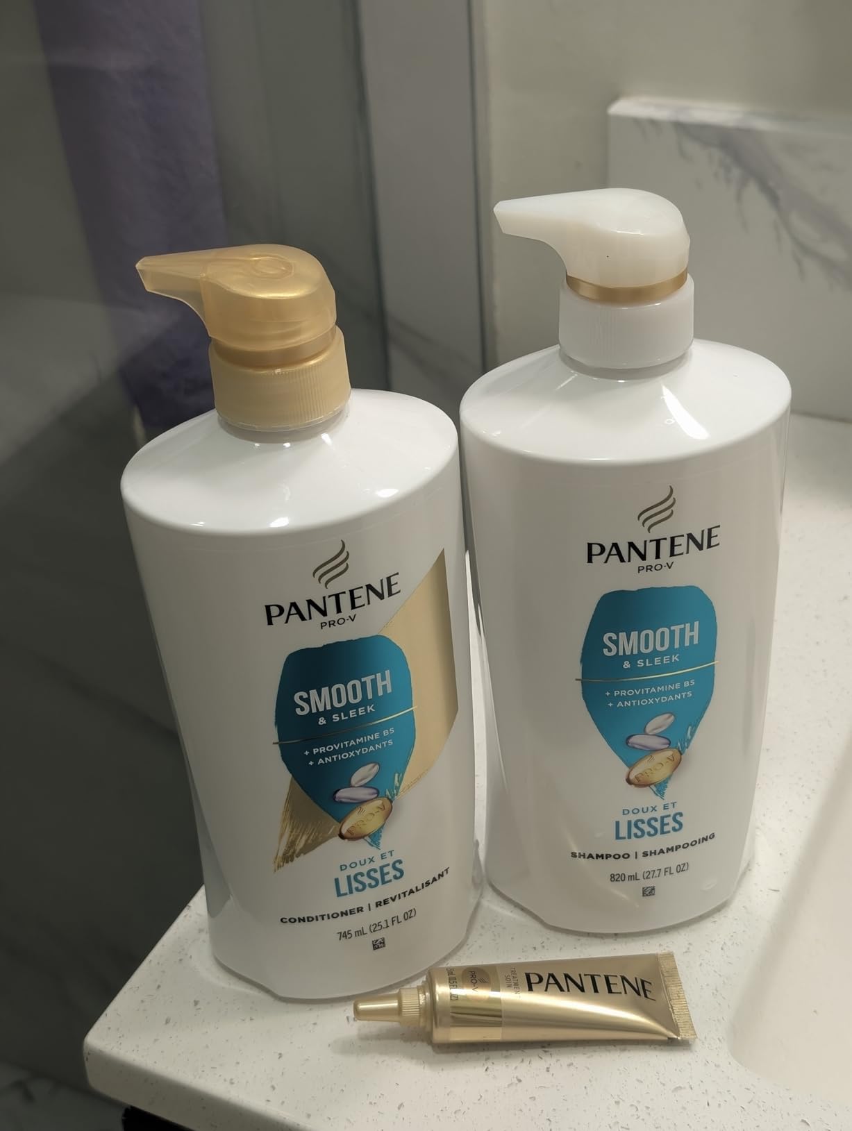 Pantene Shampoo & Conditioner Set, Smooth and Sleek - Frizz Control with Antioxidants, Nourishing for All Hair Types - Curly, Dry, Color-Treated, 52.8 Oz Total + Miracle Rescue Shot (0.5 Oz) customer photo 1