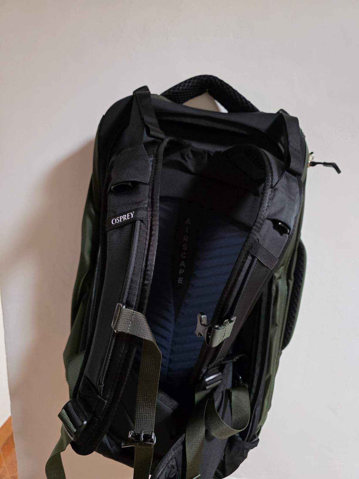 Osprey Farpoint 40L Men's Travel Backpack, Black customer photo 1