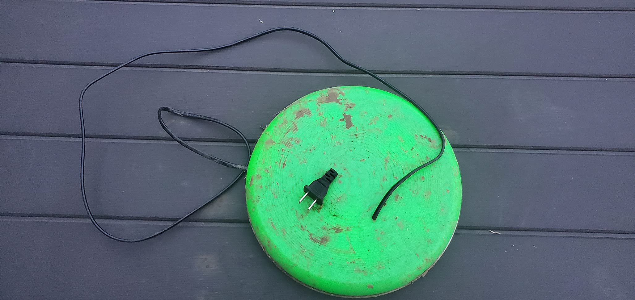 Riakrum Chicken Heated Water Base 110v 38w, 8.3 x 8.3 Inches, Green customer photo 1