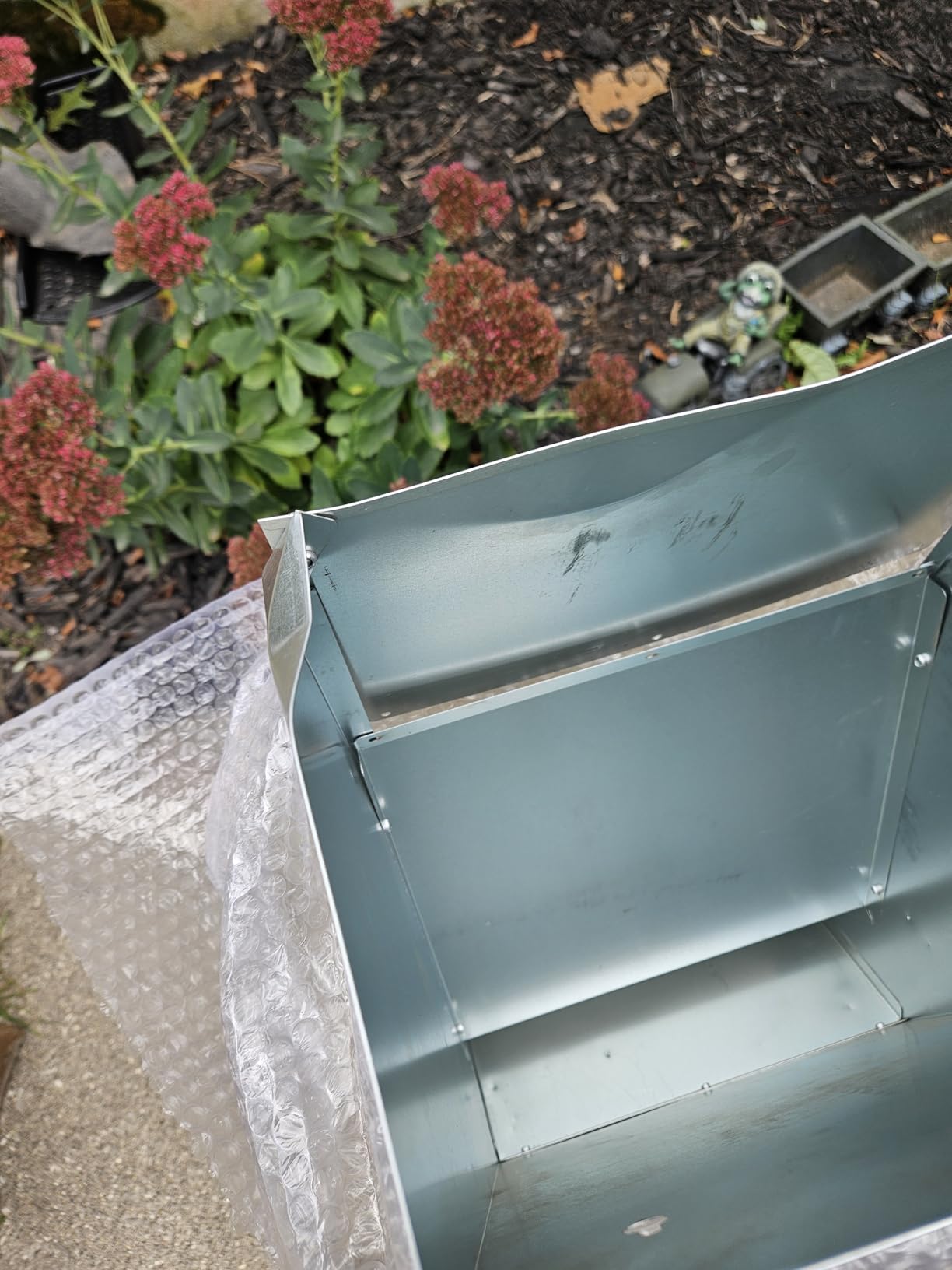 shengyi 11.5-55lbs Galvanized Chicken Feeder - Rat Proof Poultry Feeder with Lid Weatherproof Outdoor Coop Food Dispenser (11.5lbs 8.3x6.3x12.9in) customer photo 2