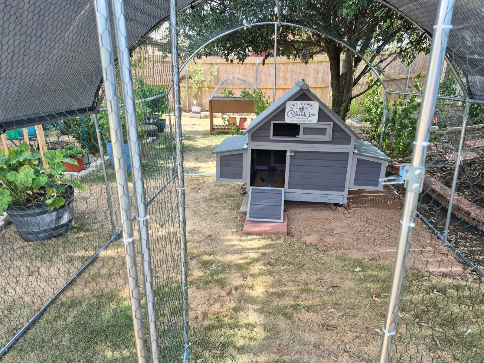Large Metal Chicken Coop Round Top Upgrade Tri-Supporting Wire Mesh Chicken Run,Chicken Pen with Water-Resident and Anti-UV Cover,Duck Rabbit House Outdoor(19'L x 9'W x 6.5'H) customer photo 1