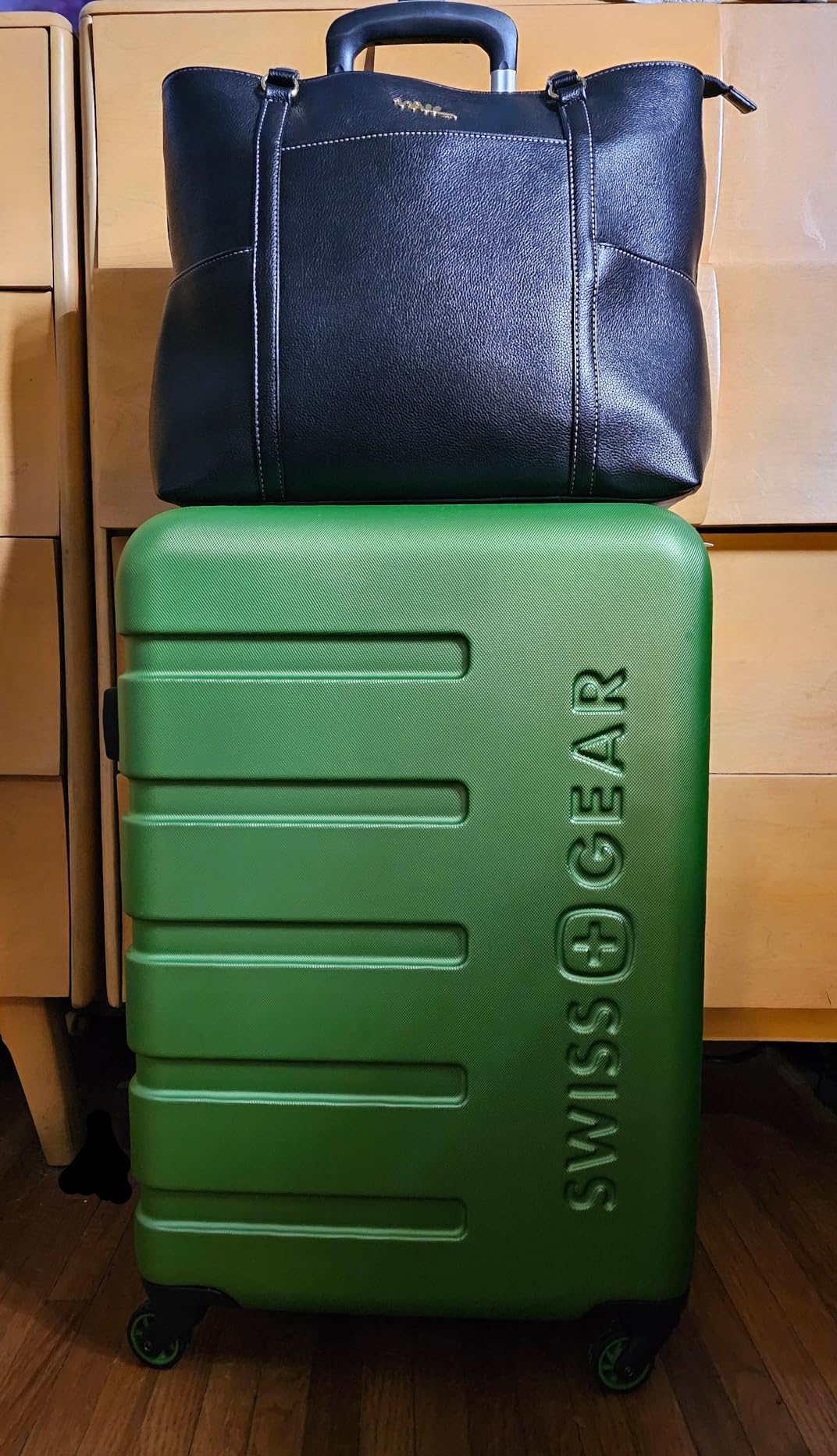 SwissGear 7366 Signature Hardside Expandable Luggage with Spinner Wheels, TSA Lock, Green, Checked-Large 27-Inch customer photo 1